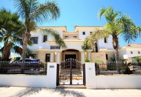 Отдельная Вилла На продажу  in Sea Caves - St.George, Пафос 